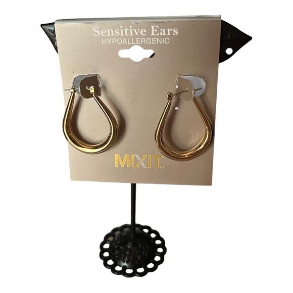 Goldtone Oval Drop Earrings Sensitive Skin NWT - Picture 1 of 5